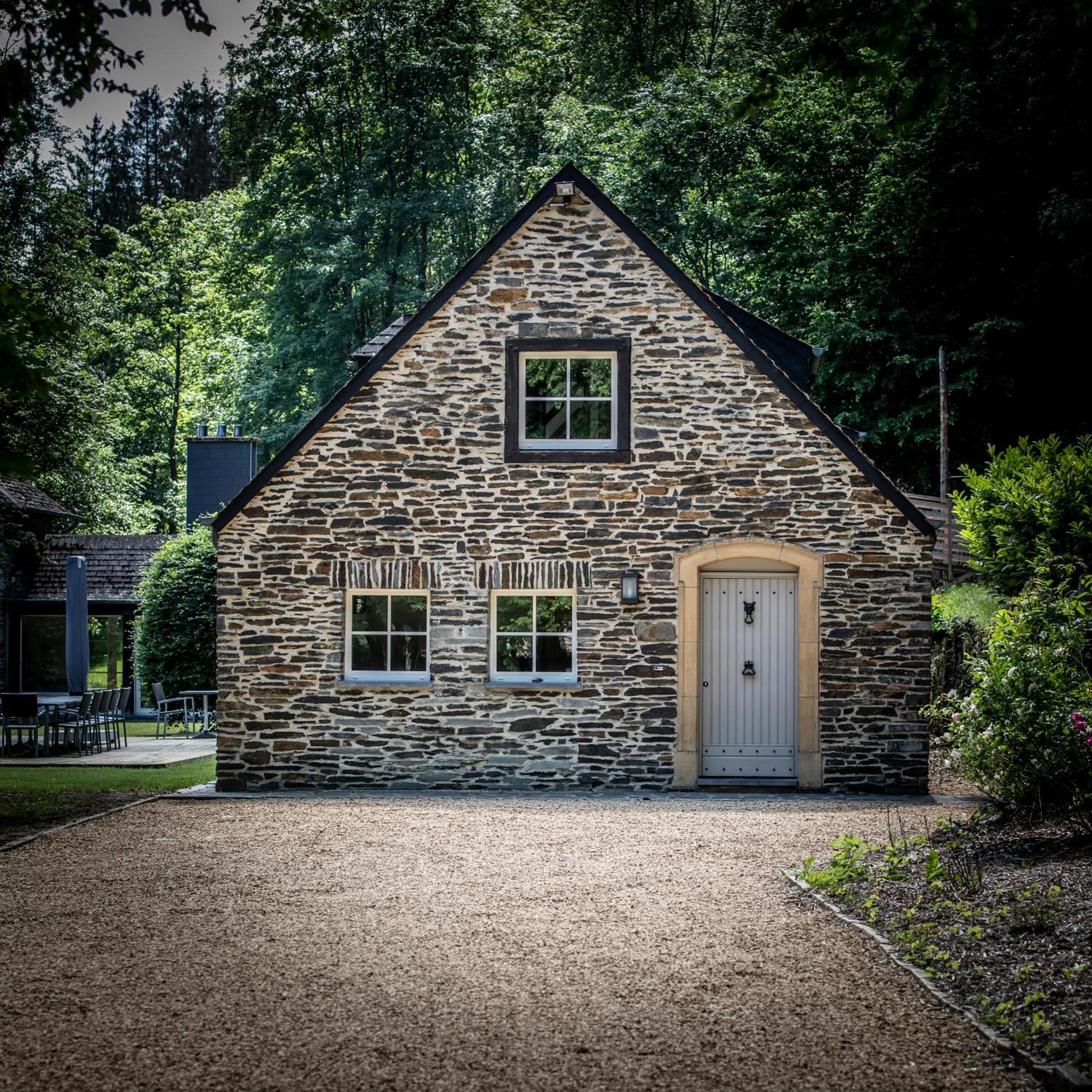 Chateau Du Pont D'Oye Habay-la-Neuve Exterior photo